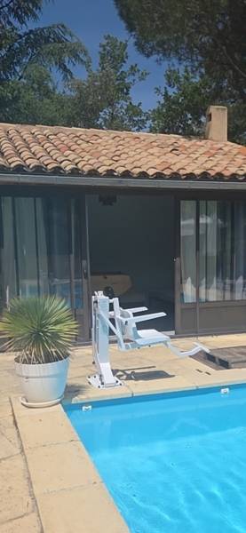 Elévateur piscine, accès PMR, Villeneuve les Avignon (Gard)